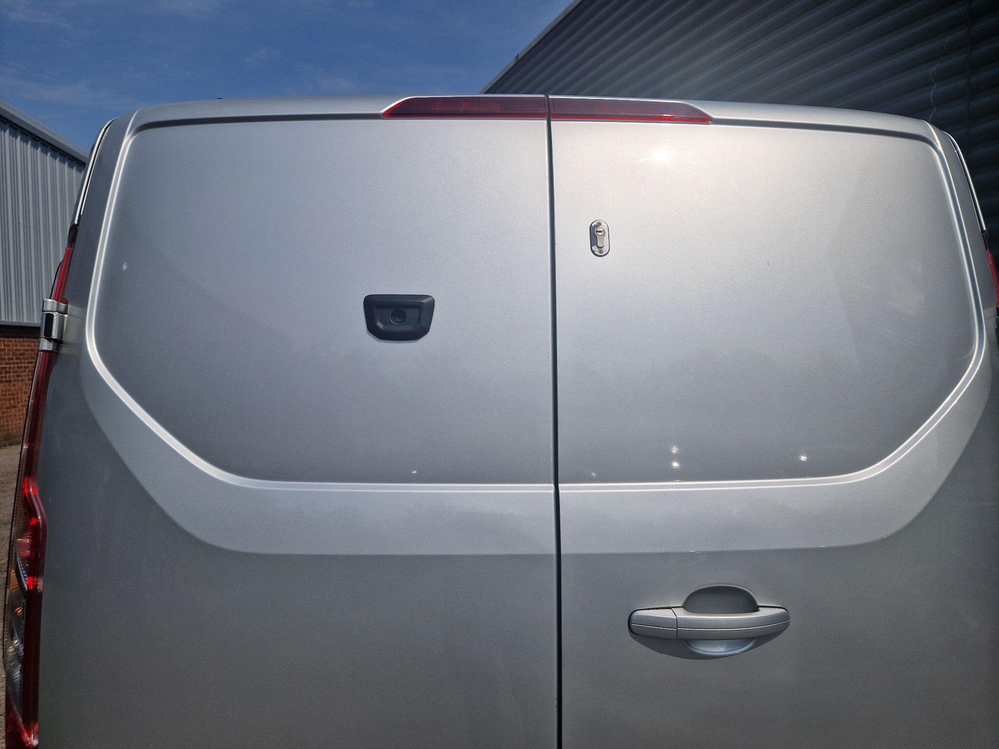 Ford Transit Custom image 7